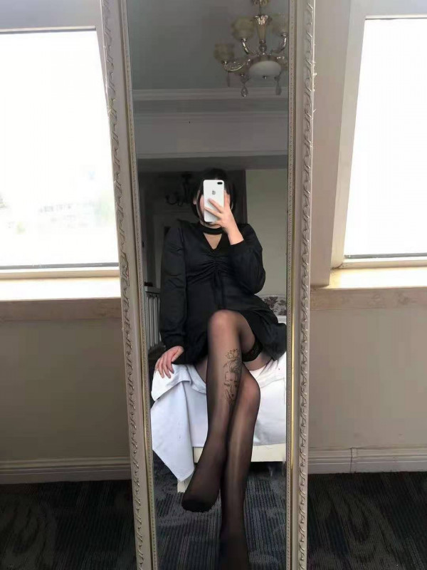 杨家湾03年白虎嫩妹小果